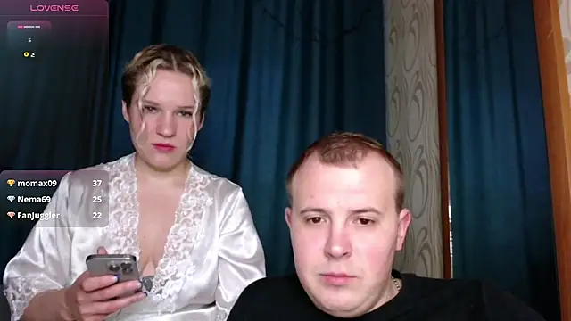 Snapshot of MrMrsRight chatting on February 2025 12:37:01 PM MrMrsRight online show from February 2025 12:37:01 PM