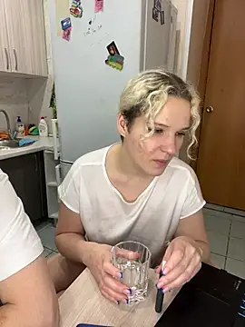 Snapshot of MrMrsRight chatting on February 2025 08:02:02 PM MrMrsRight online show from February 2025 08:02:02 PM