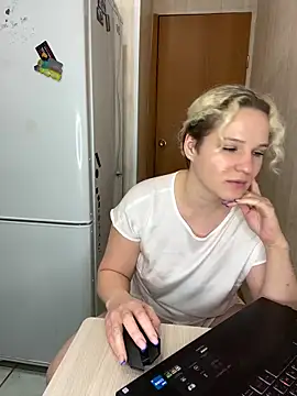 Snapshot of MrMrsRight chatting on February 2025 11:04:02 PM MrMrsRight online show from February 2025 11:04:02 PM