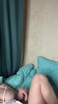 Snapshot of MrMrsRight chatting on February 2025 08:15:01 PM MrMrsRight online show from February 2025 08:15:01 PM