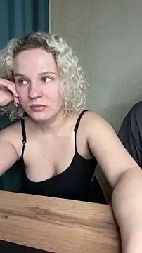 Snapshot of MrMrsRight chatting on February 2025 04:55:01 PM MrMrsRight online show from February 2025 04:55:01 PM
