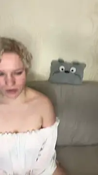 Snapshot of MrMrsRight chatting on March 2025 05:18:01 PM MrMrsRight online show from March 2025 05:18:01 PM