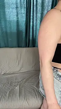 Snapshot of MrMrsRight chatting on March 2025 08:14:01 AM MrMrsRight online show from March 2025 08:14:01 AM