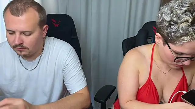 Snapshot of MrMrsRight chatting on September 2025 06:58:02 AM MrMrsRight online show from September 2025 06:58:02 AM