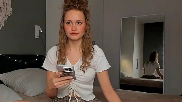 Snapshot of Caroline_Smitt chatting on September 2025 11:10:02 PM Caroline Smitt online show from September 2025 11:10:02 PM