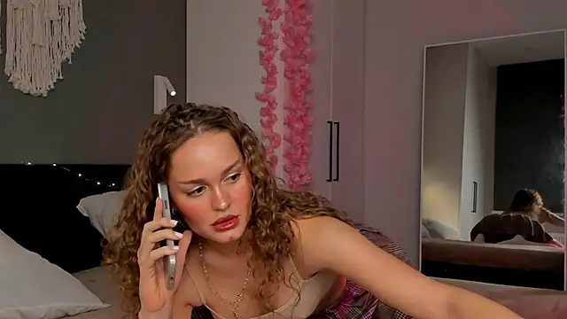 Snapshot of Caroline_Smitt chatting on September 2025 10:59:02 PM Caroline Smitt online show from September 2025 10:59:02 PM