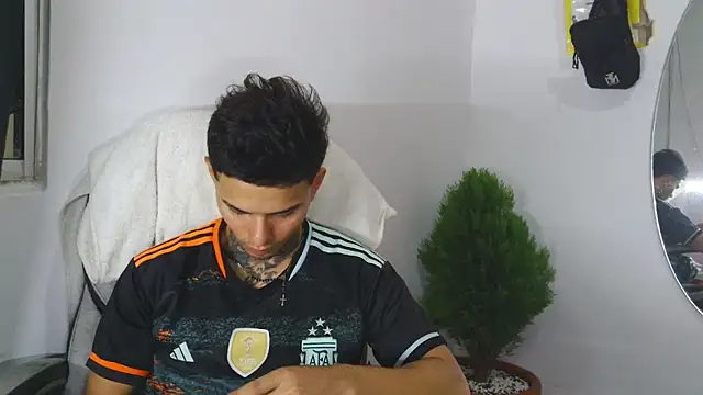 Skartoliver online show from September 2025 10:45:01 PM