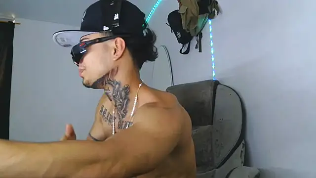 Skartoliver online show from October 2025 04:20:02 PM