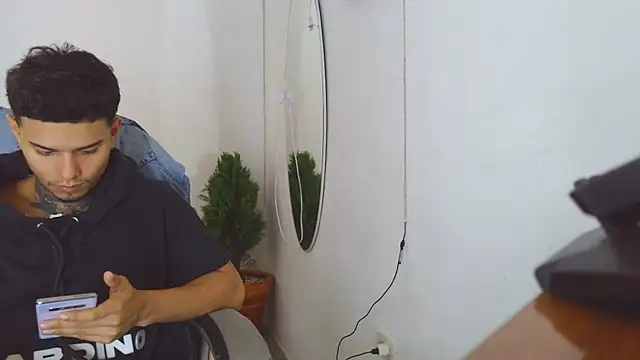 Skartoliver online show from October 2025 01:01:02 PM