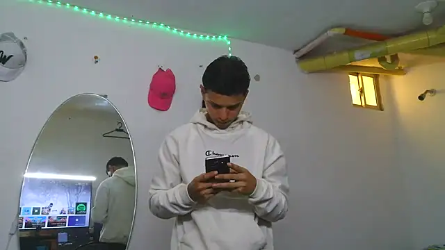 Skartoliver online show from November 2025 03:22:01 PM