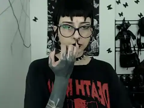 Snapshot of n0sferatus__ chatting on October 2025 03:54:02 AM n0sferatus online show from October 2025 03:54:02 AM