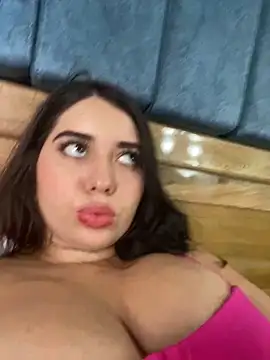 Snapshot of Tara__Sexy chatting on December 2024 09:01:01 PM Tara Sexy online show from December 2024 09:01:01 PM