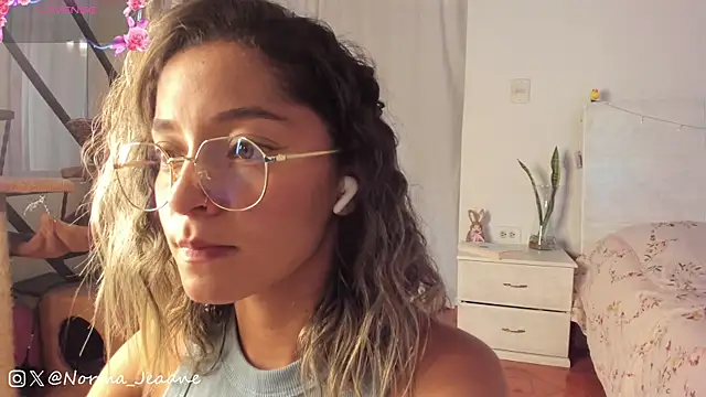 Snapshot of Norma-Jeaane chatting on January 2025 04:50:02 PM Norma-Jeaane online show from January 2025 04:50:02 PM