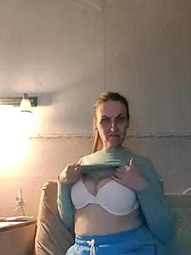 Evelina cute online show from October 2025 04:37:01 PM