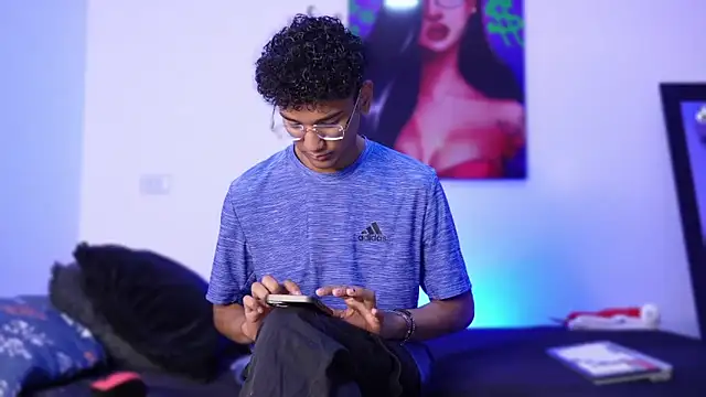 harrytwink18 online show from December 2024 01:25:01 PM