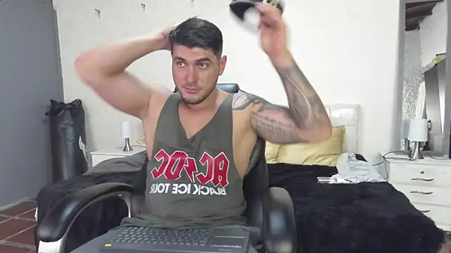 Teilor Creed online show from February 2025 08:45:01 PM