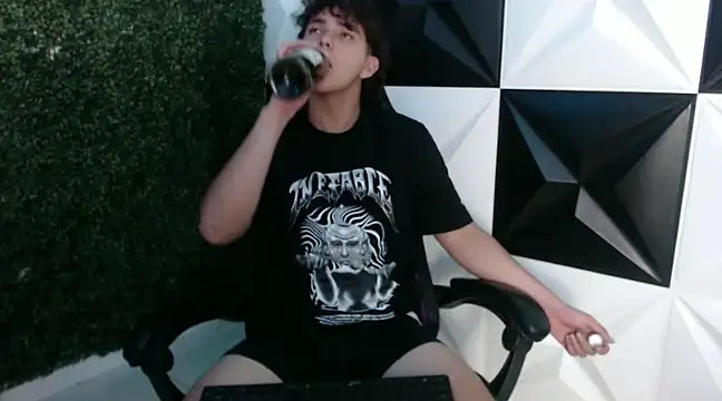 Dani cumboy online show from February 2025 04:15:02 AM