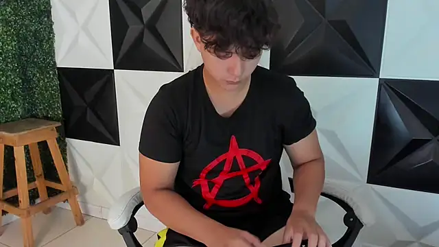 Dani cumboy online show from November 2025 01:20:01 PM