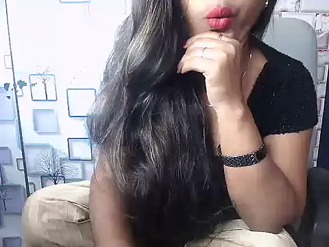 Hot Naina- online show from December 2024 07:55:01 PM