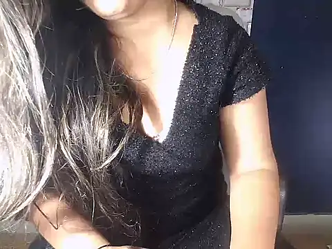 Hot Naina- online show from December 2024 06:12:01 PM