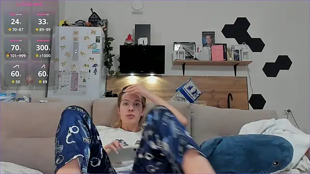 Girl alone home online show from December 2025 03:13:02 AM