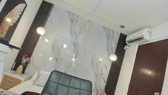 Snapshot of Tiff_Valentine chatting on February 2025 11:06:01 PM Tiff Valentine online show from February 2025 11:06:01 PM