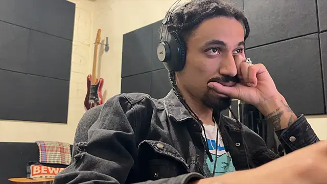 Snapshot of hotcamboy420 chatting on November 2025 03:49:01 AM hotcamboy420 online show from November 2025 03:49:01 AM