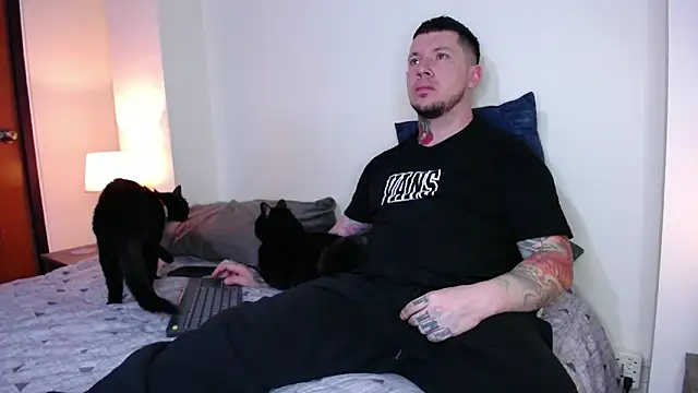 Snapshot of Adam_tatto chatting on January 2025 02:43:02 AM Adam tatto online show from January 2025 02:43:02 AM