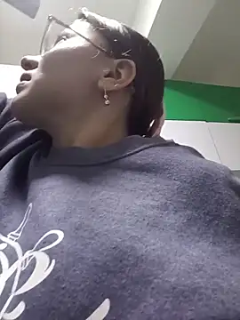 karlamorris  online show from November 2025 01:45:01 PM