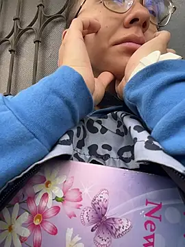 karlamorris  online show from April 2026 01:05:01 PM