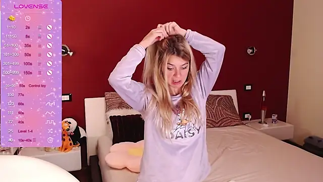sexy blondegirl online show from December 2024 05:55:02 PM