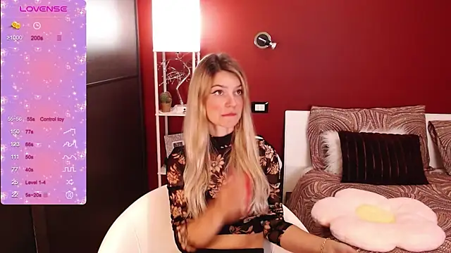 sexy blondegirl online show from December 2024 02:42:02 PM