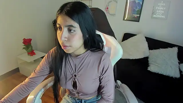 lunitaa18 online show from September 2025 08:34:01 PM