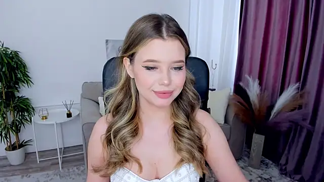 FollowLovee online show from March 2025 12:45:01 PM