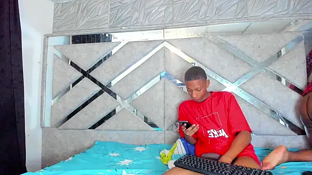 EvaxEmma online show from February 2025 03:59:01 PM