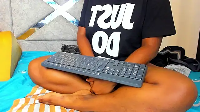 EvaxEmma online show from March 2025 06:21:02 PM