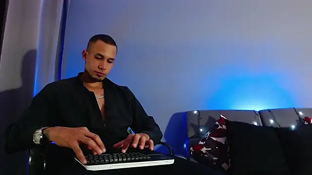 MagnusFrost online show from December 2024 08:16:01 AM