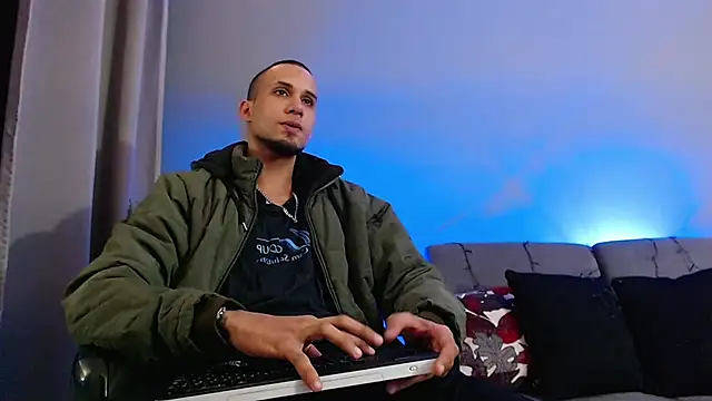 MagnusFrost online show from December 2024 05:04:01 AM