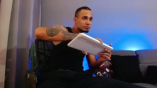 MagnusFrost online show from December 2024 01:54:01 AM