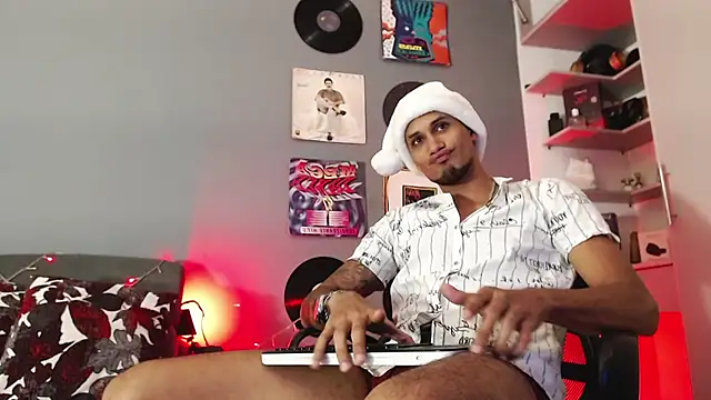 MagnusFrost online show from December 2024 04:22:02 AM