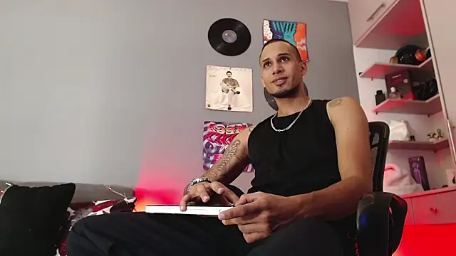 MagnusFrost online show from December 2024 08:18:01 PM