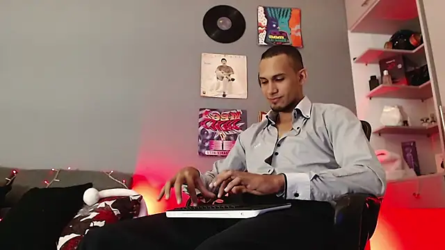 MagnusFrost online show from December 2024 06:06:01 AM