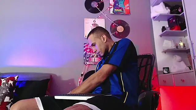 MagnusFrost online show from January 2025 04:33:02 AM