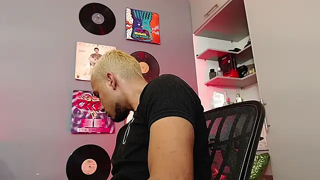 MagnusFrost online show from January 2025 06:56:01 AM