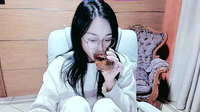 Snapshot of NIAN-er chatting on March 2025 01:03:02 PM NIAN-er online show from March 2025 01:03:02 PM