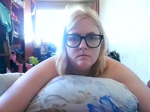 Snapshot of DesireMelissa chatting on October 2025 08:31:02 AM DesireMelissa online show from October 2025 08:31:02 AM