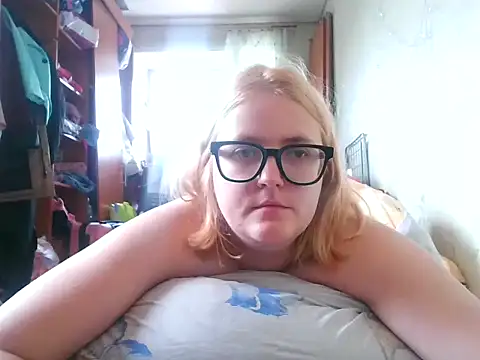 Snapshot of DesireMelissa chatting on October 2025 10:56:02 AM DesireMelissa online show from October 2025 10:56:02 AM