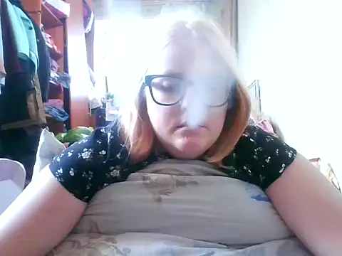 Snapshot of DesireMelissa chatting on October 2025 08:11:02 AM DesireMelissa online show from October 2025 08:11:02 AM