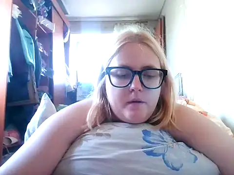 Snapshot of DesireMelissa chatting on October 2025 07:39:01 AM DesireMelissa online show from October 2025 07:39:01 AM