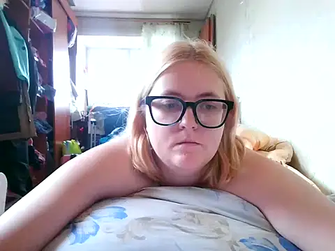 Snapshot of DesireMelissa chatting on October 2025 07:39:02 AM DesireMelissa online show from October 2025 07:39:02 AM